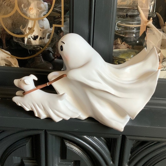 Halloween viral ghost walking ghost dog - Picture 2 of 2